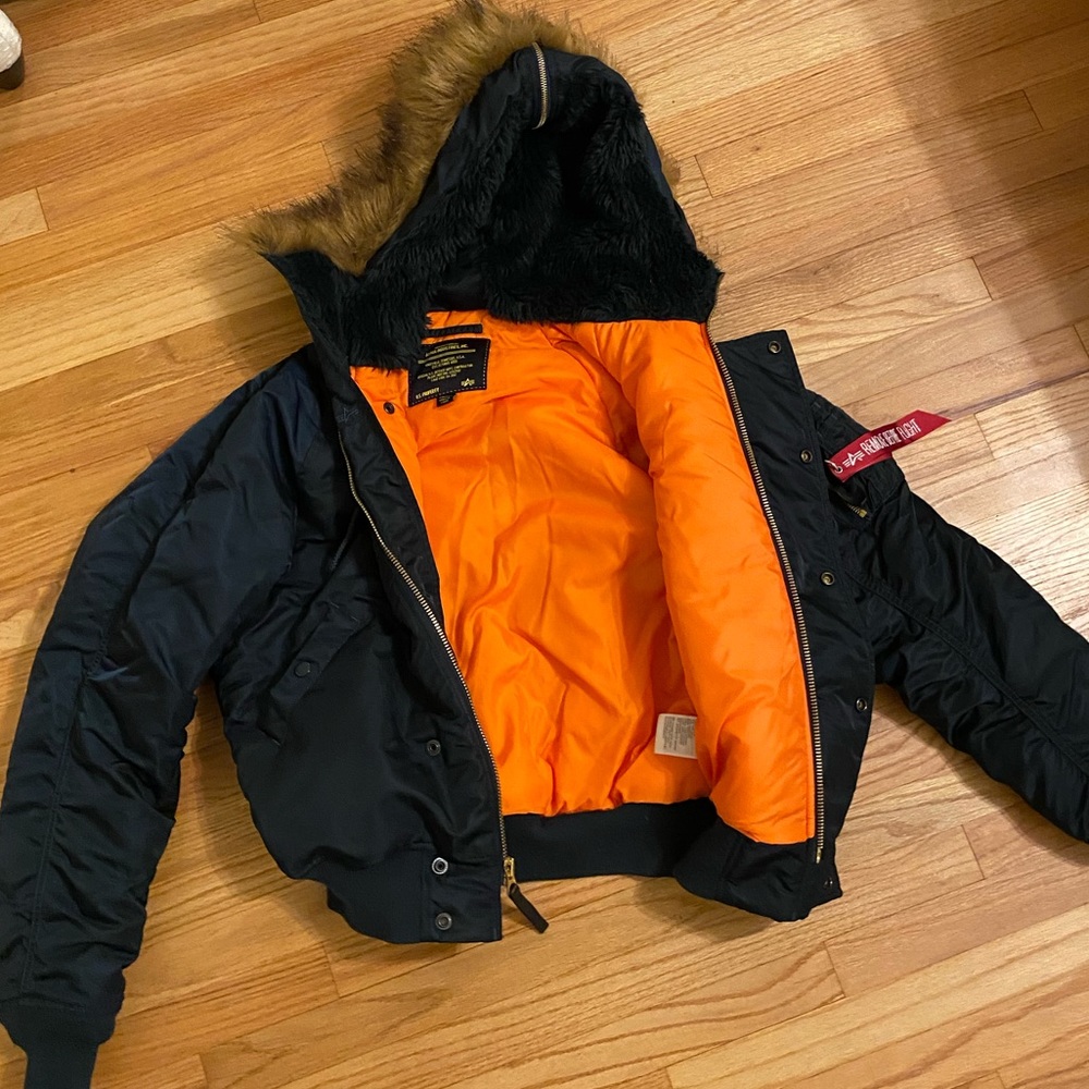 URBAN OUTFITTERS PUFFER COAT